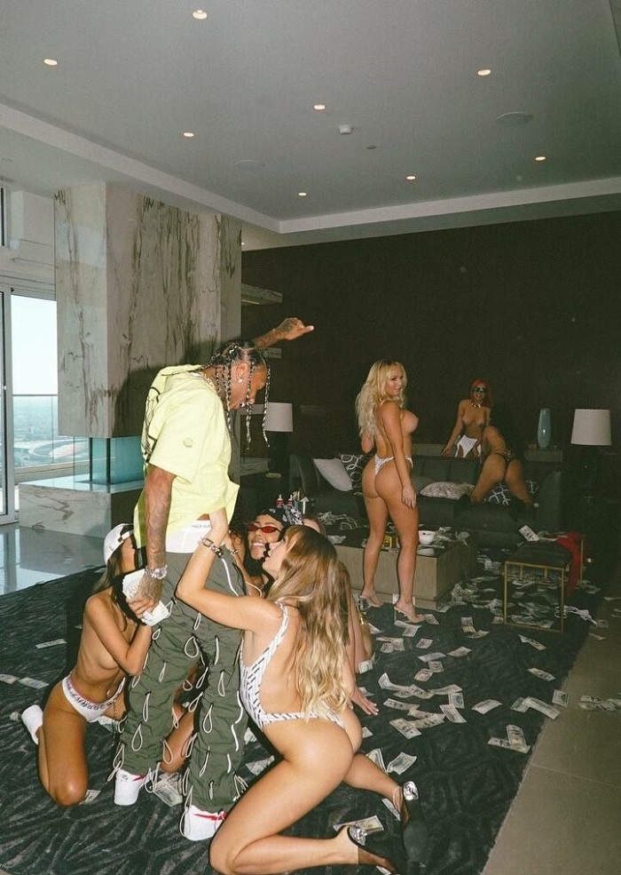 ảnh Tyga onlyfans thác loạn 19