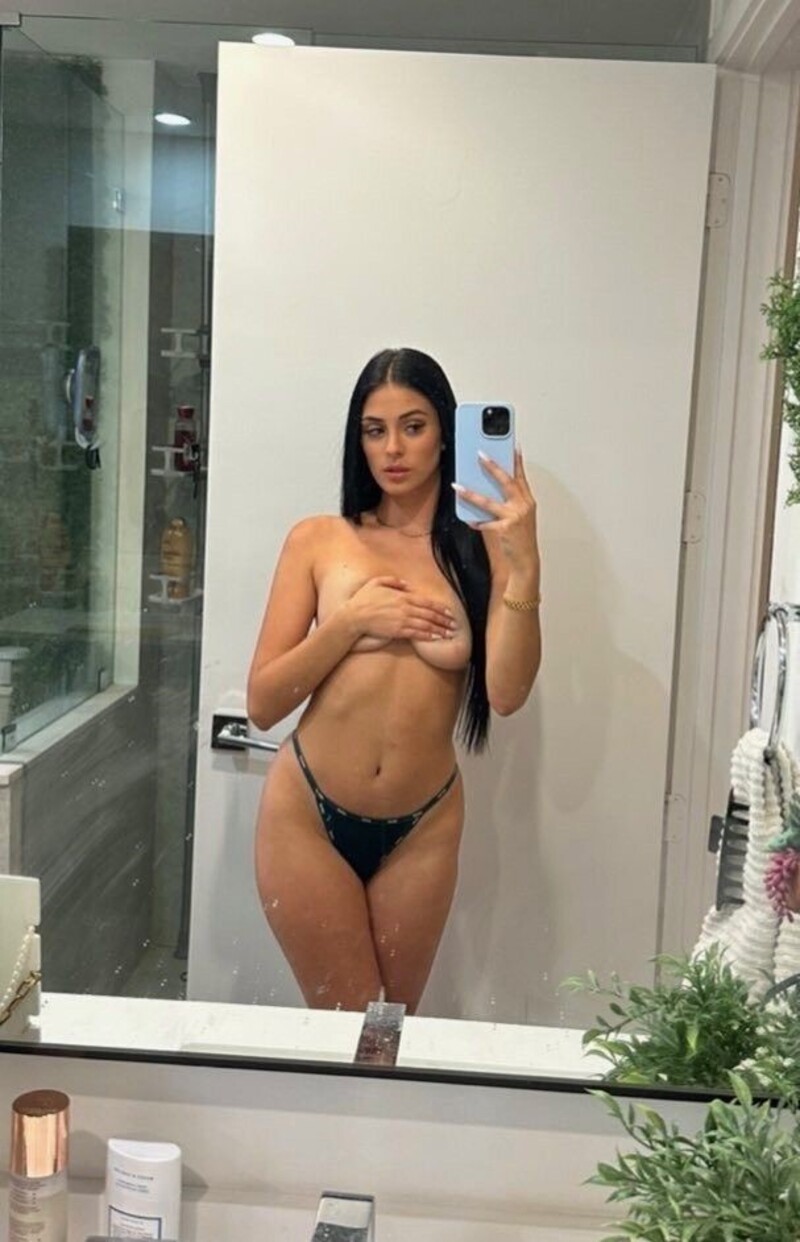 ảnh nude Camilla Araujo 25