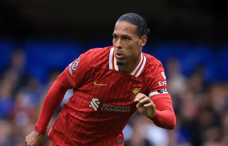 Lối phòng ngự lạnh lùng tạo sự yên tâm cho tuyến sau